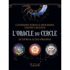 L'Oracle du Cercle illustré par trois médaillons mystiques représentant un mandala, un pentagramme et un visage de chouette sur un fond noir orné d'un croissant de lune.