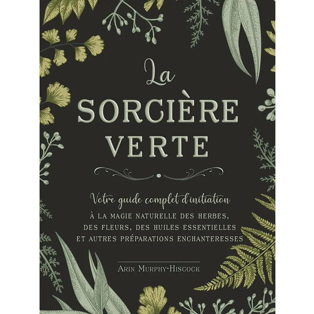La Sorcière Verte d'Arin Murphy-Hiscock, illustré par sa couverture de face au style élégant et mystérieux sur fond noir, encadrée de délicates illustrations botaniques de feuilles de ginkgo, de fougères et d'herbes aromatiques dans des nuances de vert sauge.