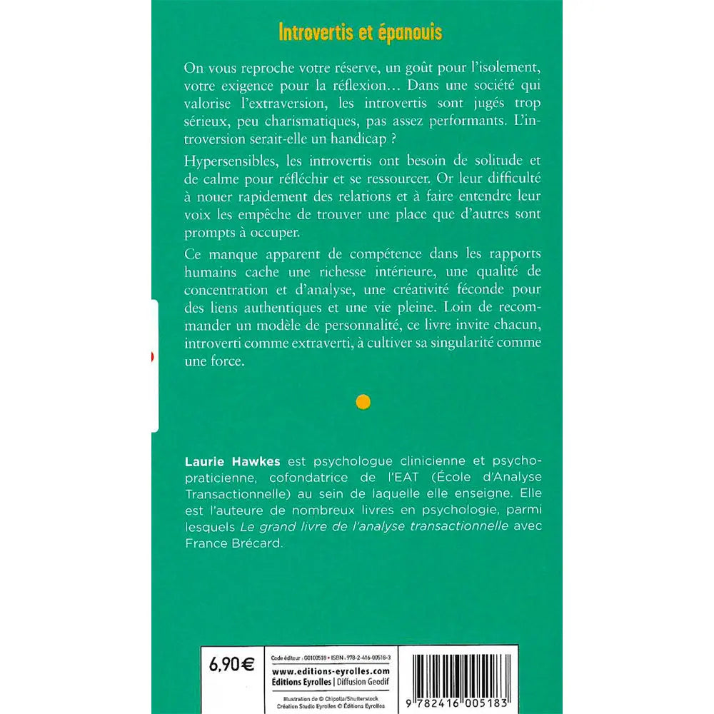 La Force des Introvertis illustré par le verso de sa couverture présentant un argumentaire en faveur de l'introversion sur un fond vert amande, accompagné d'une courte biographie de l'autrice Laurie Hawkes.