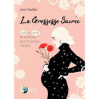 La Grossesse Sacrée d'Anni Daulter illustré par une silhouette de femme enceinte vêtue d'une robe noire parsemée d'étoiles et de lunes, tenant des coquelicots rouges sur un fond rose poudré fleuri.