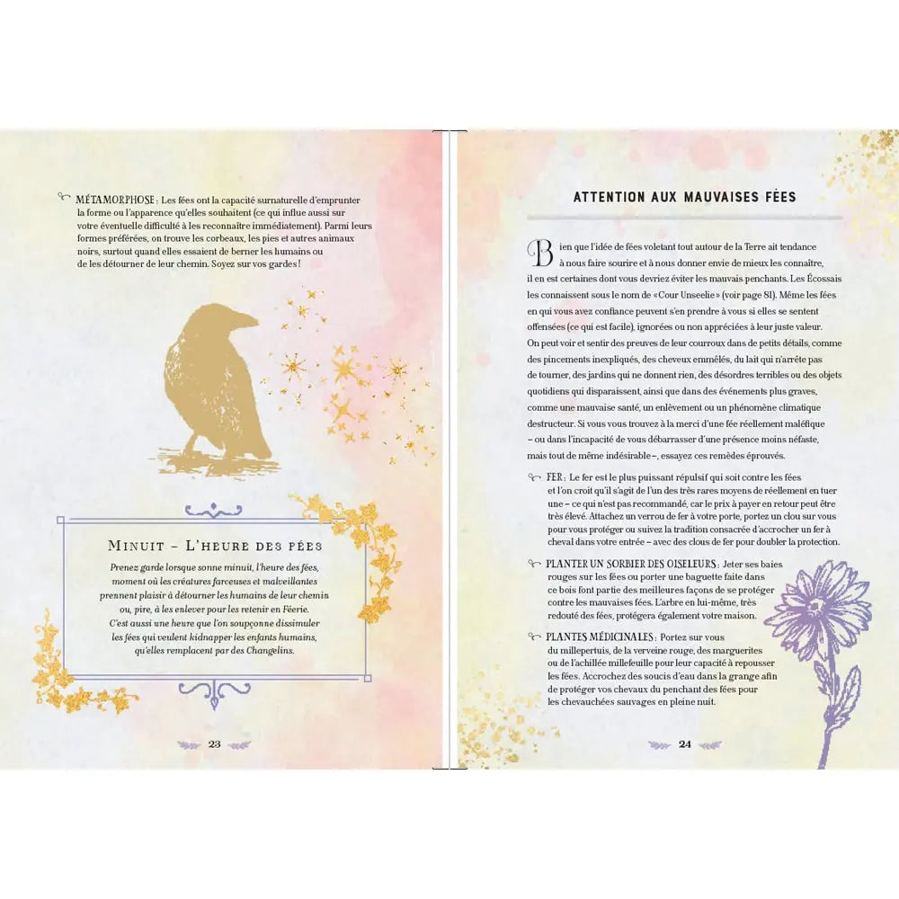 Double page extraite du livre La Magie des Fées, abordant sur la page de gauche la "Métamorphose" illustrée par la silhouette d'un corbeau ainsi qu'un encadré sur "Minuit - L'heure des fées", et proposant sur la page de droite une section "Attention aux mauvaises fées" qui détaille des moyens de protection (fer, plantes), accompagnée de l'illustration violette d'une fleur, le tout sur un fond aux tons pastel.