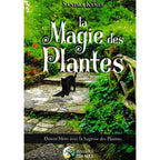 Livre La Magie des Plantes de Sandra Kynes avec couverture verte illustrée d'un chat noir marchant sur un sentier en pierre dans un jardin.