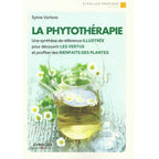 La Phytothérapie de Sylvie Verbois, illustré par une théière en verre transparente remplie d'infusion et entourée de fleurs de camomille.