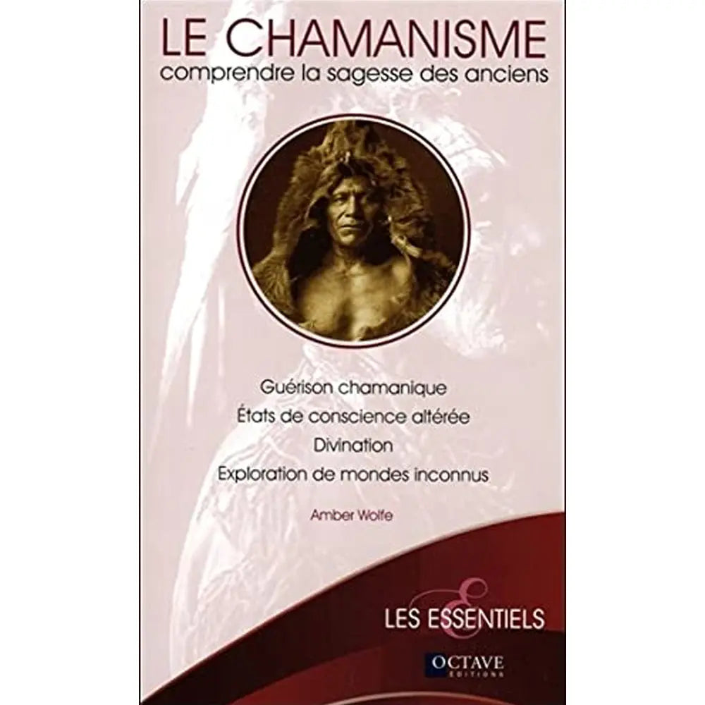 Le Chamanisme - Comprendre la sagesse des anciens d'Amber Wolfe, illustré par un portrait en médaillon sépia représentant un homme coiffé d'une fourrure animale, sur une couverture aux tons clairs et bordeaux.
