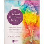 Le Grand Guide des chakras du Dr Athena Perrakis, illustré à droite par la silhouette d'une femme aux longs cheveux fondue dans une aquarelle colorée et rayonnante, à côté d'un grand macaron violet portant le titre.