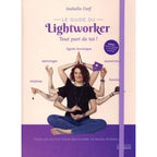 Le Guide du Lightworker d'Isabelle Cerf, illustré par une femme assise en tailleur dotée de multiples bras symbolisant diverses pratiques ésotériques, sur un fond crème et violet.