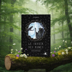 Livre noir mystique Le Savoir des Runes de Kim Farnell posé sur une souche, illustré d'un corbeau et d'une figure encapuchonnée dans un décor hivernal.