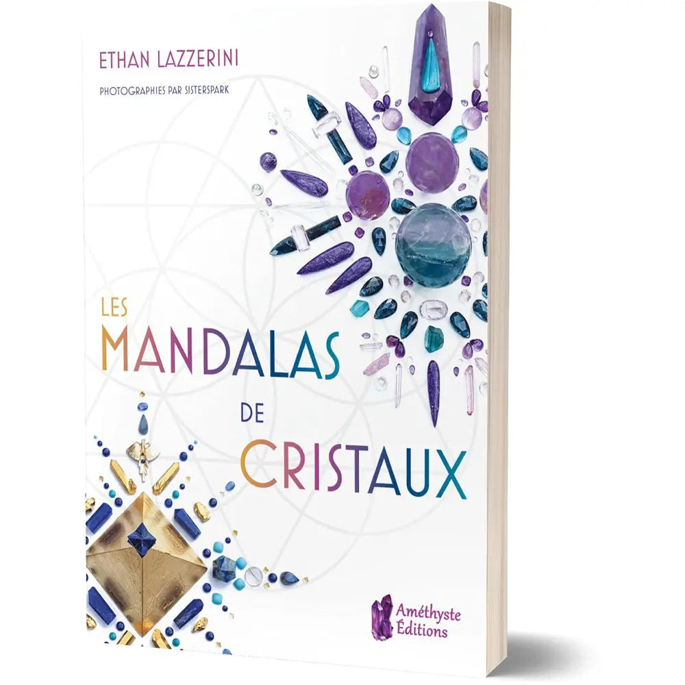 Les Mandalas de Cristaux de Ethan Lazzerini, sa couverture blanche épurée ornée de motifs géométriques et de cristaux disposés de manière circulaire dans des tons violets, bleus et dorés.