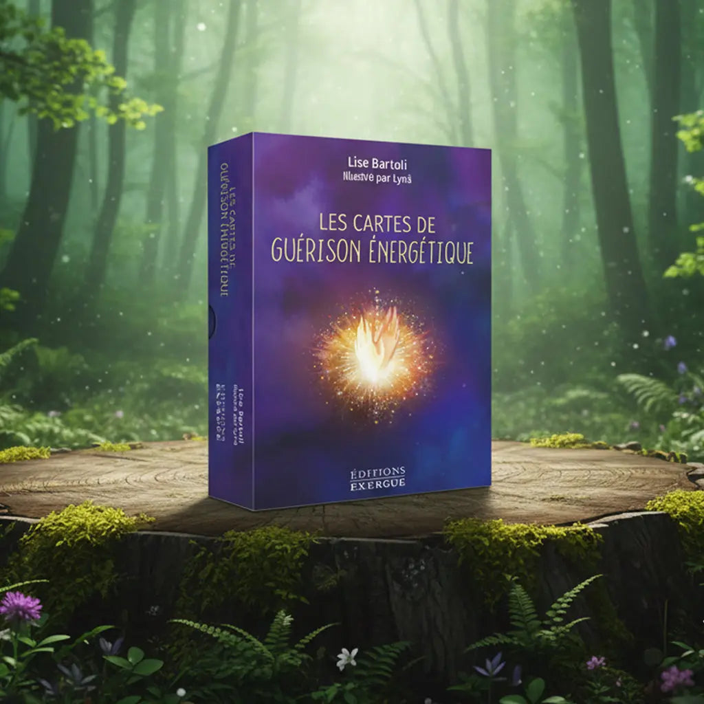 Coffret violet Les Cartes de Guérison Energétique de Lise Bartoli posé sur une souche, illustré de mains ouvertes libérant une lumière dorée éclatante par Lynä.