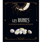 Coffret Les Runes, livre et 25 runes en agate, couverture noire avec lune décorative et pierres blanches gravées en doré.