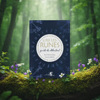 Livre bleu nuit Lire les Runes Guide du Débutant d'Alexandra Chauran posé sur une souche, orné d'un cercle blanc central et de symboles runiques en fond.