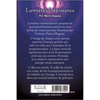 Lumières Intérieures de Mario Duguay, sa quatrième de couverture présentant la description de ce jeu de 54 cartes-pensées sur un fond dégradé violet et bleu, surmontée d'une source lumineuse blanche et éclatante.