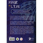 Dos du livre Magie de l'eau sur fond bleu sombre, orné d'un coquillage. Ce premier tome dédié aux quatre éléments explore l'histoire, le folklore et la pratique magique (sorts, cristaux, plantes) des eaux sacrées.
