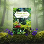 Livre Magie Verte Connexion Sacrée à la Nature d'Ann Moura posé sur de la mousse, illustré d'une fiole de potion rouge et de fleurs violettes.