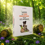 Livre Manuel de Soins Énergétiques pour les Animaux - Luc Bodin sur mousse sacrée au pied d'un arbre, entouré de fleurs violettes sous des rayons de soleil magiques.