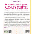 Le Manuel Pratique du Corps Subtil - Guide Complet de Guérison Énergétique de Cyndi Dale, illustré par le verso de sa couverture qui présente un résumé détaillé des enseignements et techniques de l'ouvrage sur un fond blanc bordé de jaune.