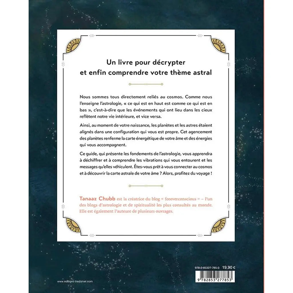 Le manuel pratique de l'Astrologie de Tanaaz Chubb, illustré par le verso de sa couverture présentant un texte explicatif et les points forts du livre sur un fond de ciel nocturne bleu foncé parsemé d'étoiles.