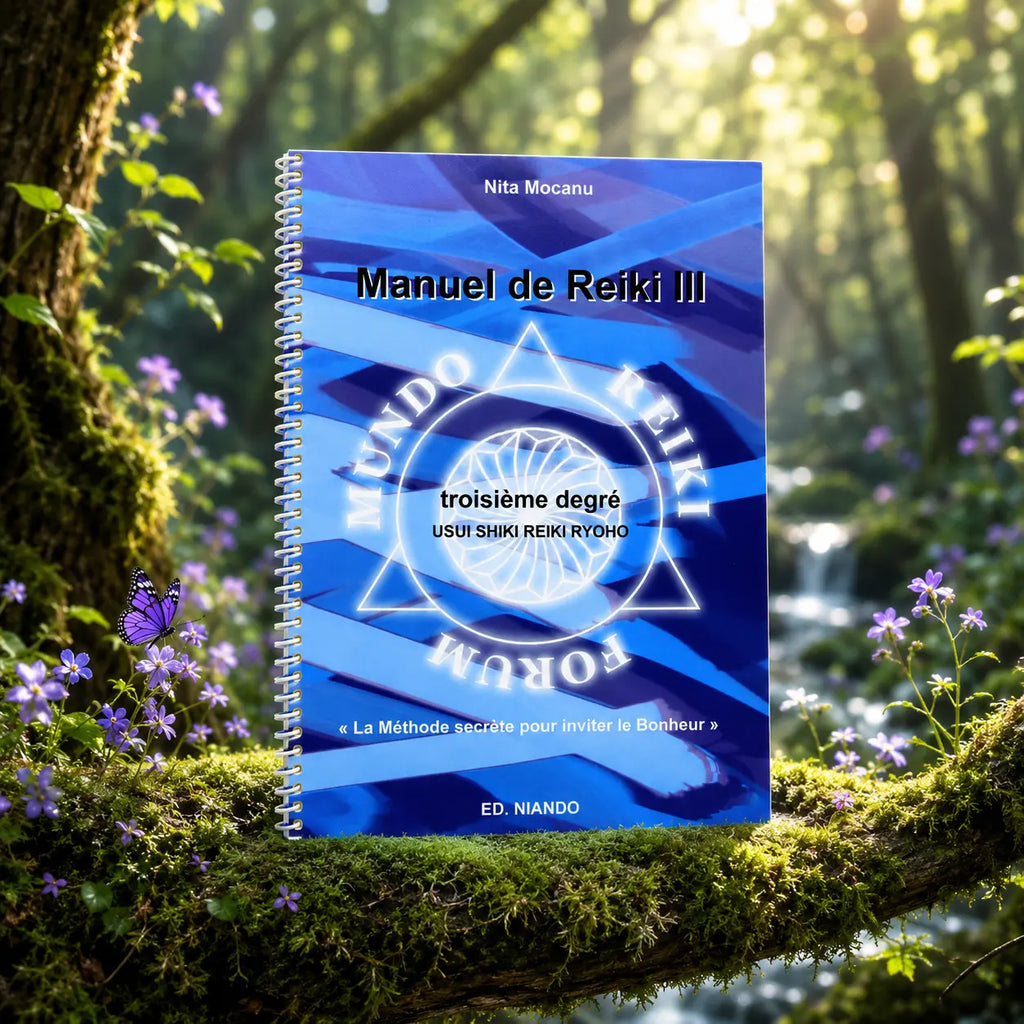 Livre Manuel de Reiki - Troisième degré - Nita Mocanu sur mousse sacrée au pied d'un arbre, entouré de fleurs violettes sous des rayons de soleil magiques.