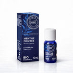Un flacon de 10 ml et son emballage d'huile essentielle de Menthe Poivrée (Bio) de la marque Herbes & Traditions, présentés sur un fond blanc épuré.