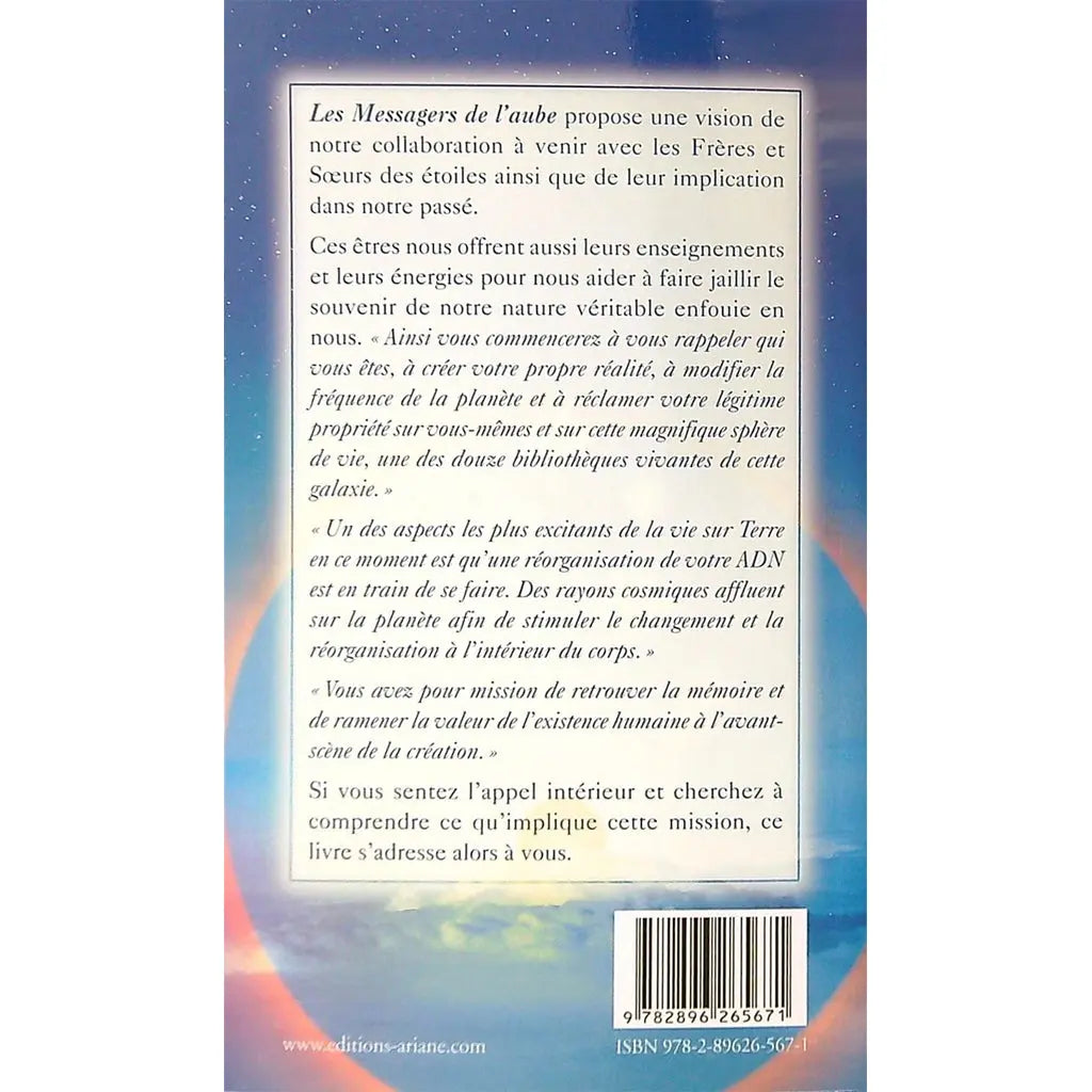 Les Messagers de l'Aube de Barbara Marciniak, sa quatrième de couverture présentant la description de l'ouvrage et ses citations inspirantes dans un encadré central clair, sur un fond de ciel bleu nuit étoilé bordé par des lueurs d'aurore.