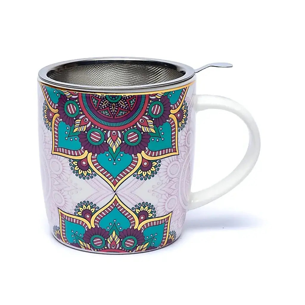 Tasse infuseur mandala turquoise doré en porcelaine blanche imprimée de rosaces géométriques colorées, dotée d'un grand filtre en acier inoxydable amovible.