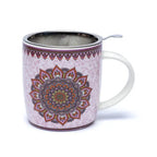 Tasse infuseur thé mandala violet en porcelaine fine avec un motif détaillé de mandala coloré et un filtre en acier inoxydable intégré pour une infusion parfaite.