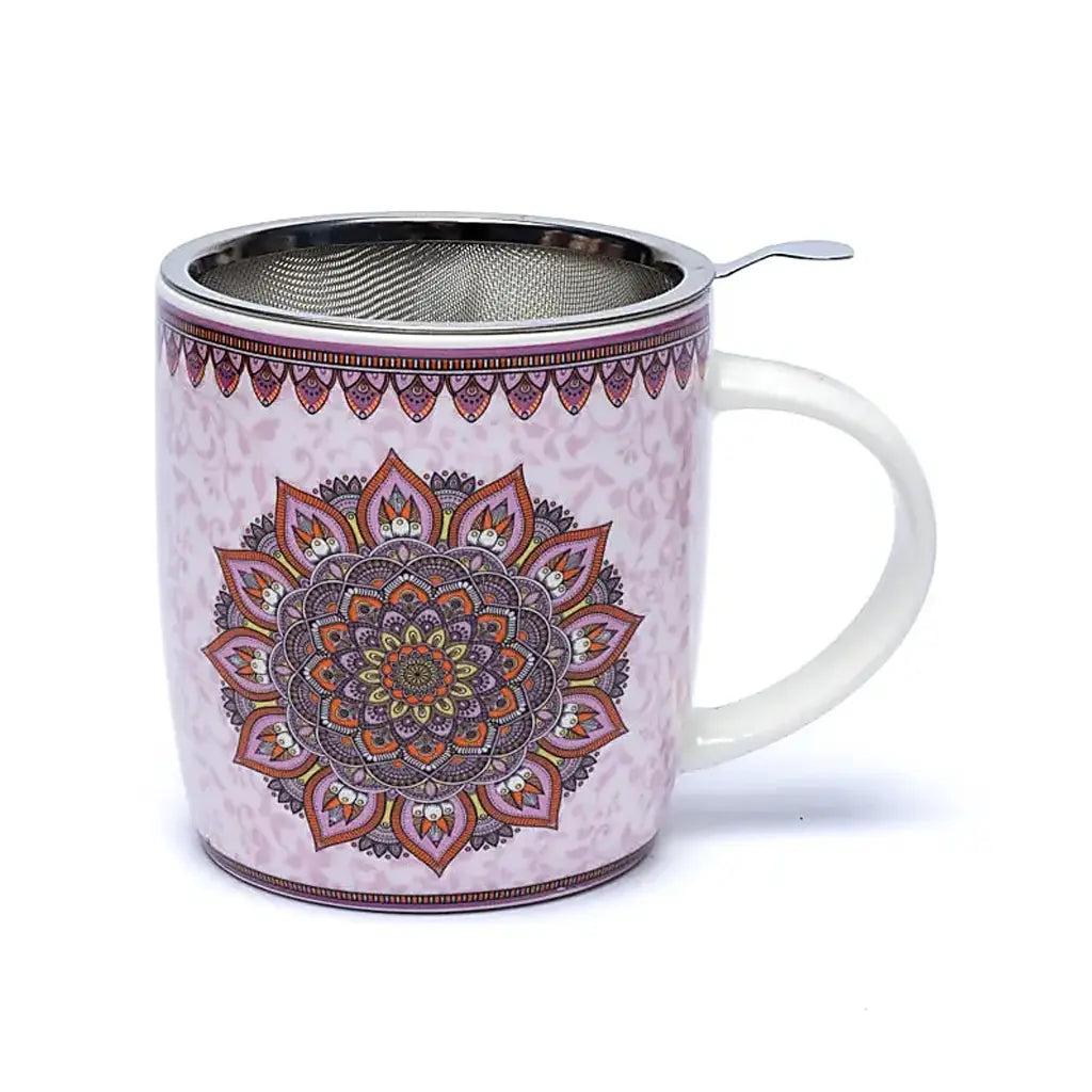 Tasse infuseur thé mandala violet en porcelaine fine avec un motif détaillé de mandala coloré et un filtre en acier inoxydable intégré pour une infusion parfaite.