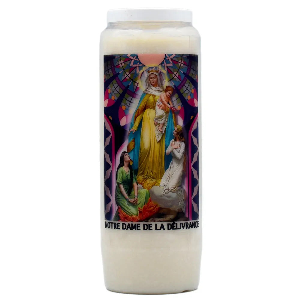 Bougie neuvaine blanche Notre Dame de la Délivrance avec illustration religieuse colorée sur fond blanc.