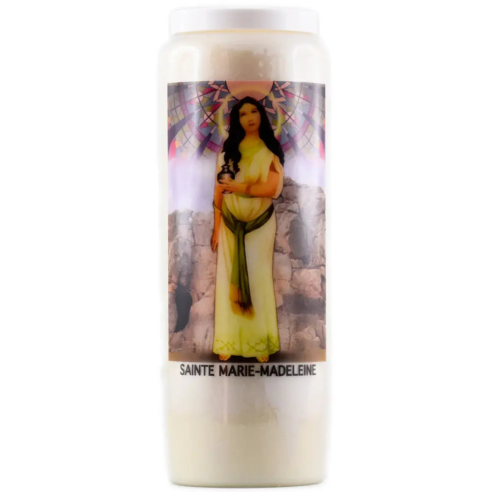 Bougie neuvaine blanche Sainte Marie-Madeleine avec illustration religieuse colorée sur fond blanc.