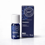 Un flacon de 10 ml et son emballage d'huile essentielle de Niaouli (Bio & Équitable) de la marque Herbes & Traditions, présentés sur un fond blanc épuré.