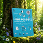 Livre Numérologie au Quotidien - Marc Neu sur mousse sacrée au pied d'un arbre, entouré de fleurs violettes sous des rayons de soleil magiques.