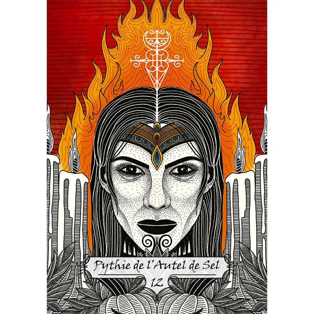 Carte « Pythie de l’Autel de Sel » : visage féminin noir et blanc, flammes et grandes bougies, fond rouge.