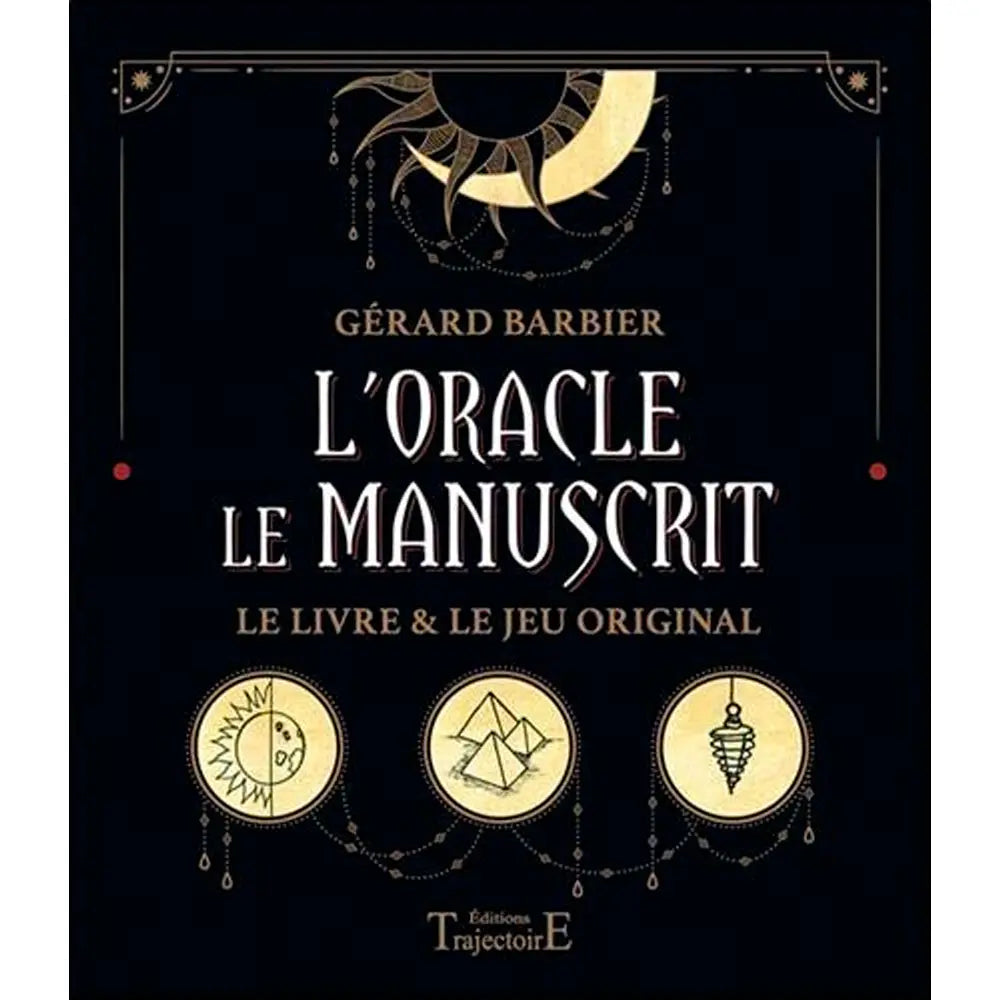 L'Oracle Le Manuscrit illustré par un coffret noir aux symboles ésotériques dorés, incluant des médaillons avec un soleil, des pyramides et un pendule.