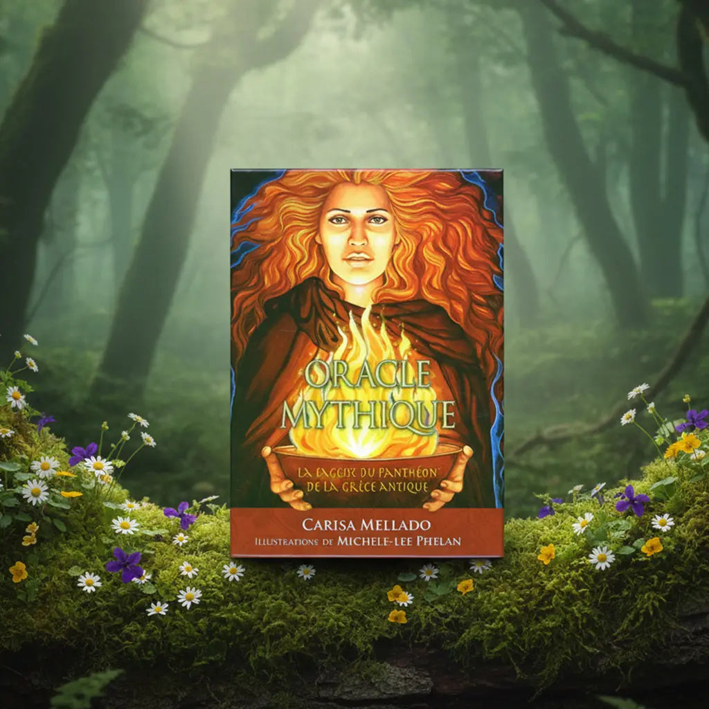 Coffret Oracle Mythique - Carisa Mellado posé sur une souche en forêt, illustré d'une déesse aux cheveux de feu tenant une coupe enflammée.