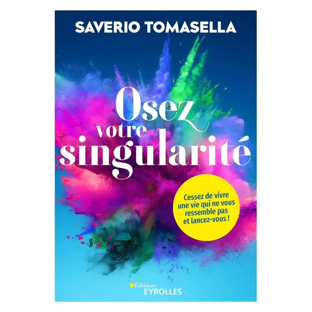 La couverture du livre Osez votre singularité de Saverio Tomasella chez Eyrolles présente une explosion de poudres colorées sur fond bleu.