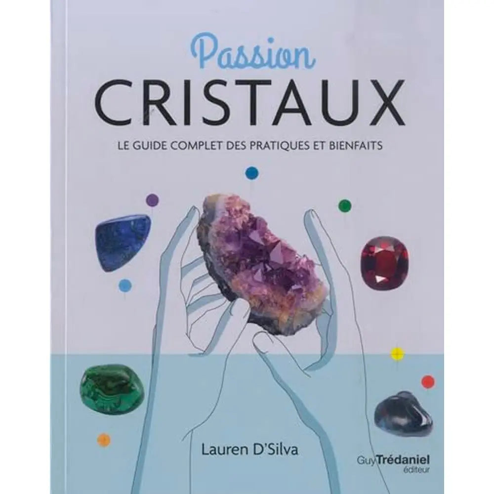 La couverture du livre Passion Cristaux de Lauren D'Silva chez Guy Trédaniel illustre deux mains stylisées tenant un bloc d'améthyste sur fond clair.