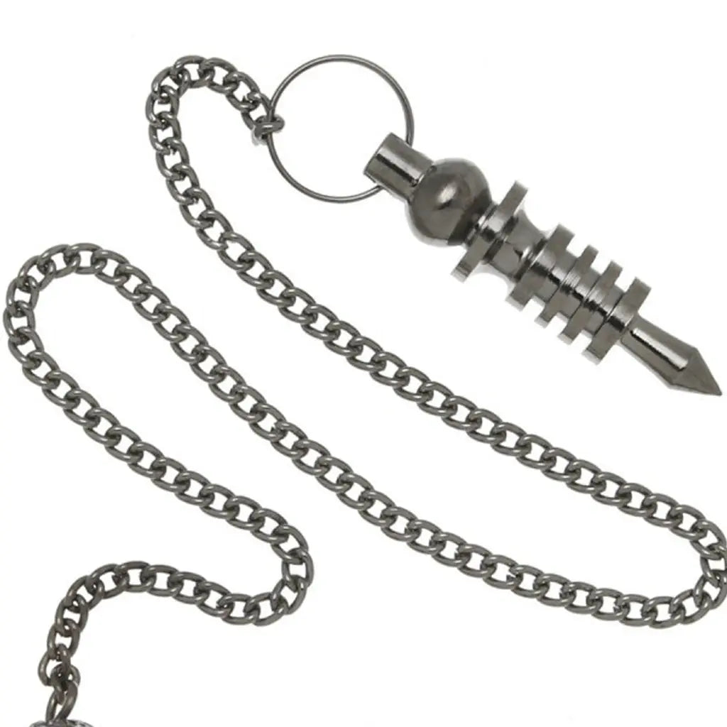 Pendule Isis noir à témoin en métal brillant avec chaîne et corps annelé forme égyptienne.