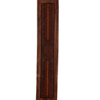 Gros plan d’un porte-encens en bois gravé, avec arabesques et médaillon central « fleur de vie », sur fond blanc.