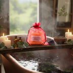 Sachet de Potion de Bain Detox orange sur une baignoire en cuivre avec vapeur, ambiance de rituel de purification.