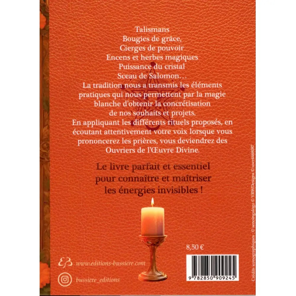 La quatrième de couverture présente le résumé sur un fond orange imitation cuir, illustré d'une bougie allumée et d'un code-barres.