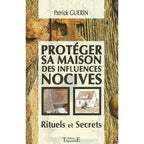 Couverture du livre Protéger sa maison des influences nocives montrant deux petites illustrations sur fond de vieille porte en bois.