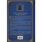 Dos du livre Protégez votre foyer par la magie sur fond bleu nuit, orné d'une fenêtre étoilée. Il présente plus de 100 sorts et pratiques (feng shui, cristaux, astrologie...) pour créer un espace de vie serein.