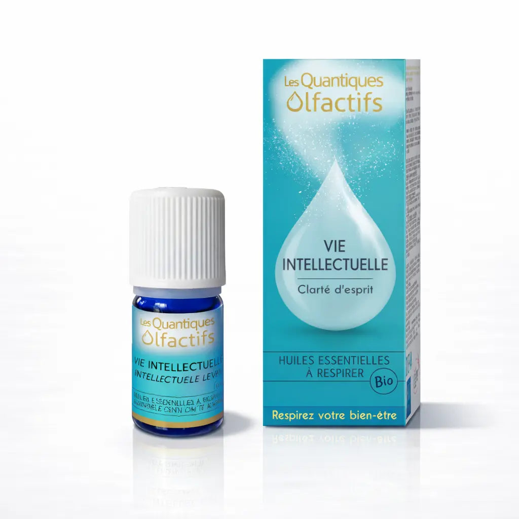 Un flacon de complexe d'huiles essentielles bio "Vie Intellectuelle" de la gamme Les Quantiques Olfactifs, accompagné de son étui bleu lagon, présenté avec son reflet sur un fond blanc.