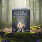 Coffret bleu nuit Réalise ton Aspiration de Bruno Lallement posé sur une souche, illustré de mains tenant des fleurs lumineuses et des plantes grimpantes.