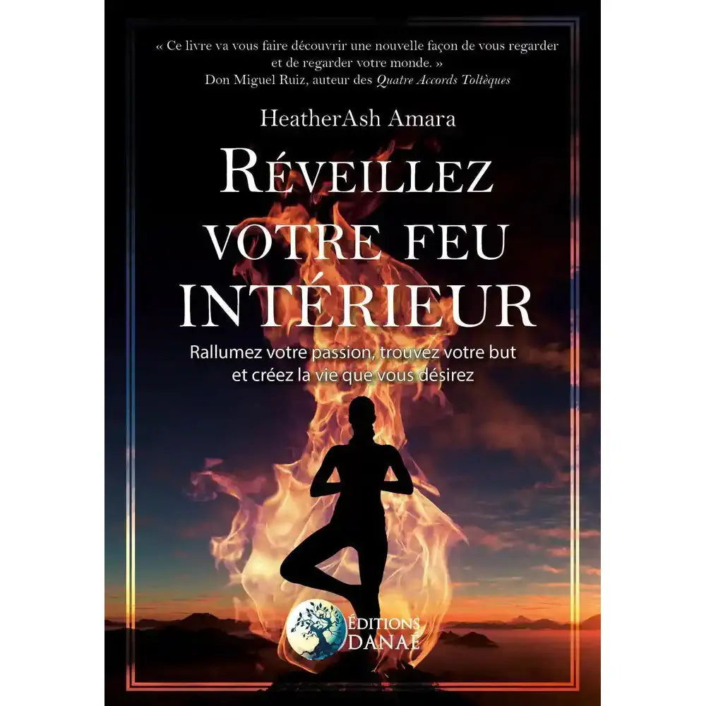 Couverture du livre Réveillez votre feu intérieur de HeatherAsh Amara, montrant la silhouette d'une personne dans une posture de yoga sur fond de flammes et de coucher de soleil.