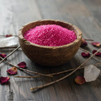 Bol de Granulés Sel Infusé - Cerise de couleur rose vif pour rituel de joie