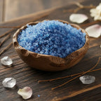 Bol de Granulés Sel Infusé - Maison Paisible de couleur bleu apaisant pour rituel d'harmonie