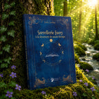 Livre Sorcellerie Faery d'Emily Carding posé contre un arbre moussue dans une forêt enchantée, près d'un ruisseau lumineux et de petites fleurs violettes.