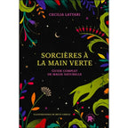 Couverture du livre Sorcières à la main verte : Guide complet de magie naturelle de Cecilia Lattari, illustrant une main verte entourée de plantes et de fleurs multicolores sous un ciel étoilé sur fond noir.