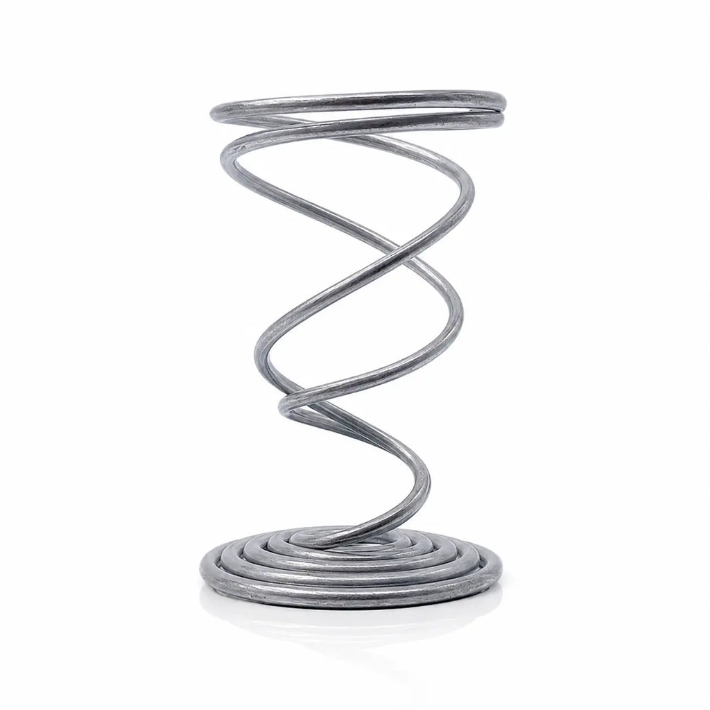 Support métallique en spirale argentée pour bâton d'encens, de sauge ou Palo Santo, sur fond blanc.